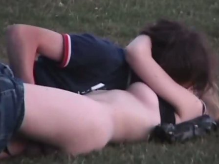 Amateur Voyeur Sex Tape - Young amateur couple voyeured outdoor sex video